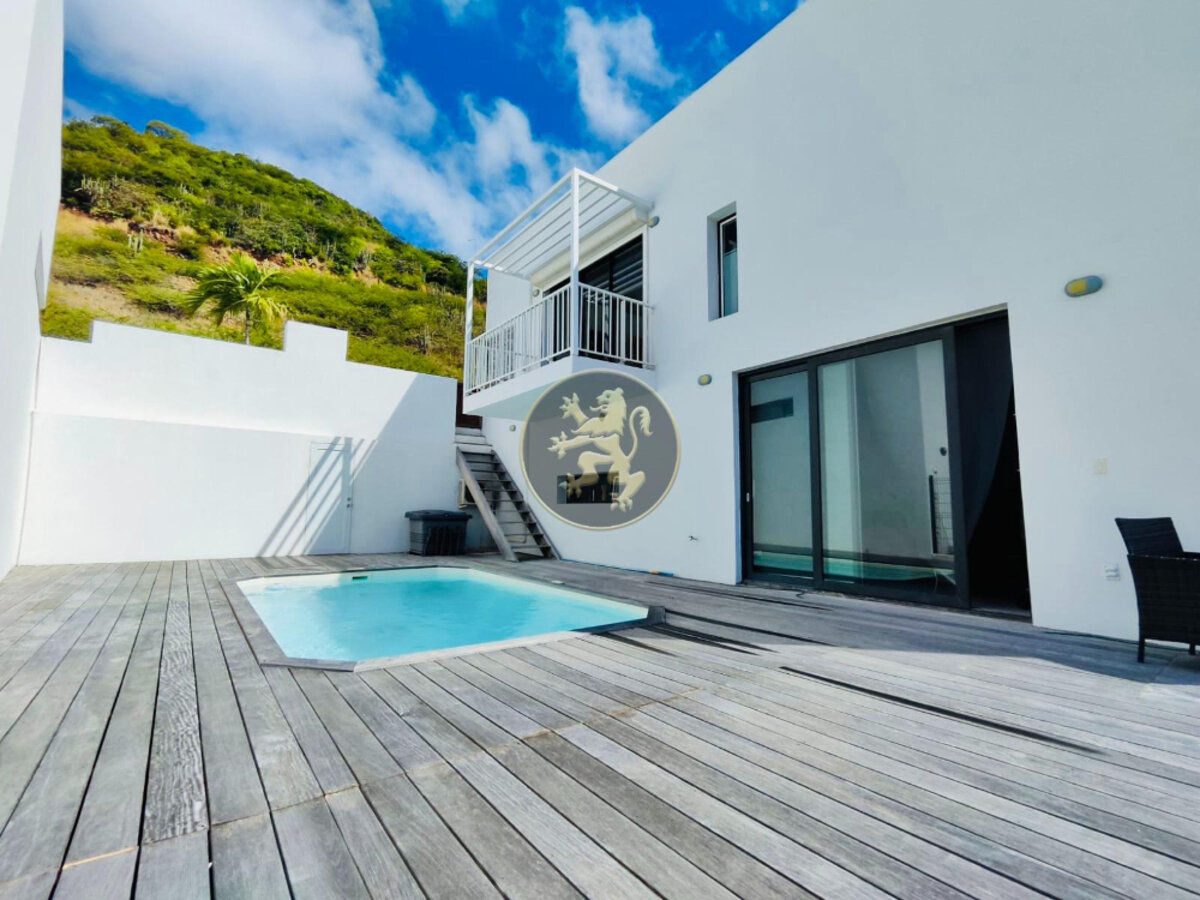 Beautiful 2BR Townhouse with Private Pool & Garden