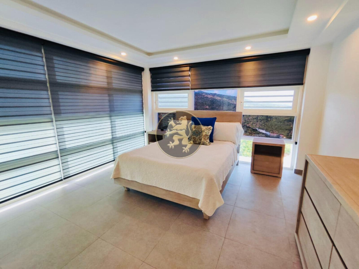 🔸4BR/4BA LUXURY VILLA🔸📍Oyster Pond #400