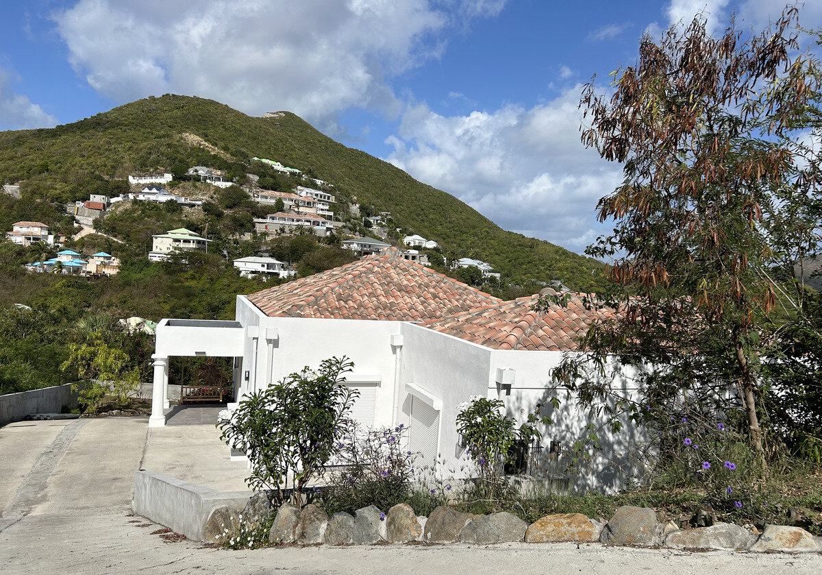 EXCEPTIONAL VILLA IN THE ORIENTAL BAY AREA