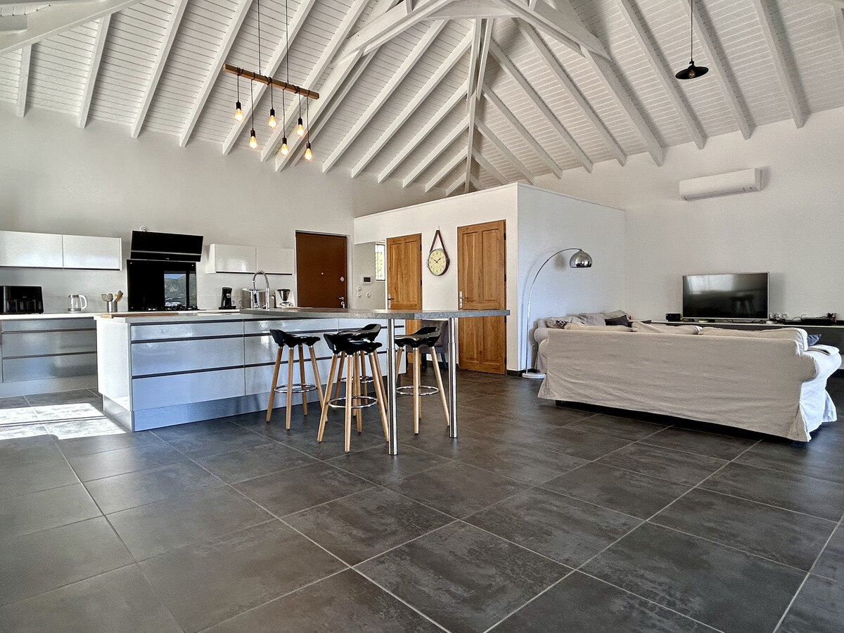 EXCEPTIONAL VILLA IN THE ORIENTAL BAY AREA