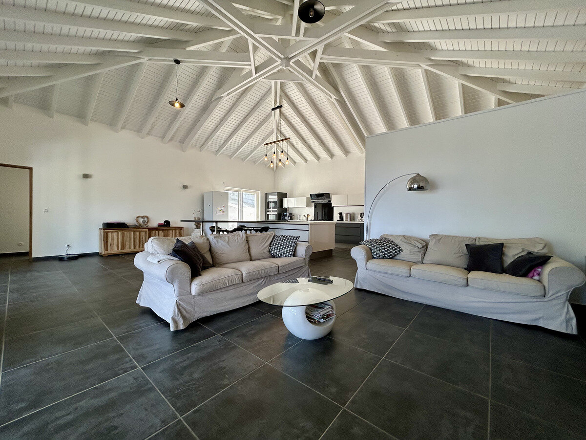 EXCEPTIONAL VILLA IN THE ORIENTAL BAY AREA