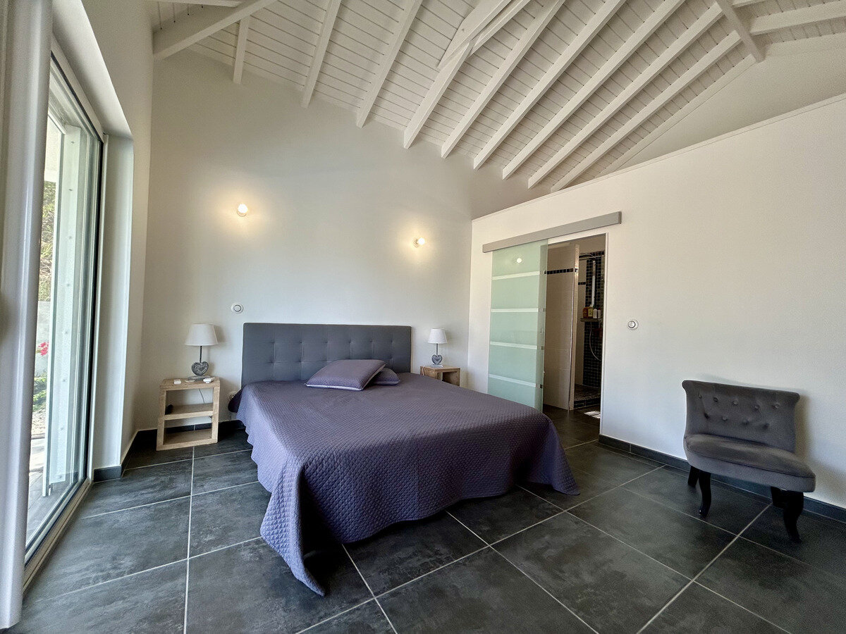 EXCEPTIONAL VILLA IN THE ORIENTAL BAY AREA