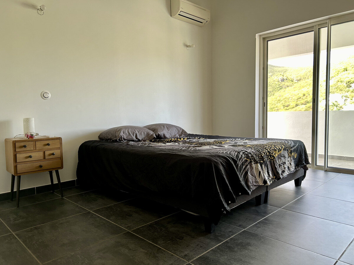 EXCEPTIONAL VILLA IN THE ORIENTAL BAY AREA