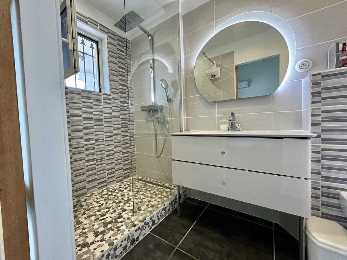 EXCEPTIONAL VILLA IN THE ORIENTAL BAY AREA