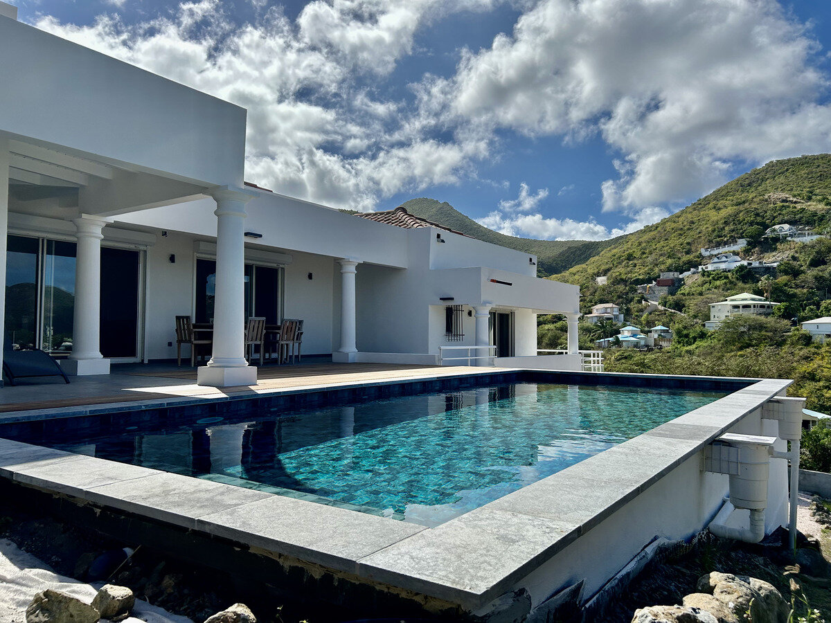 EXCEPTIONAL VILLA IN THE ORIENTAL BAY AREA