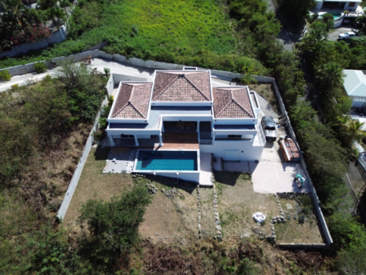 EXCEPTIONAL VILLA IN THE ORIENTAL BAY AREA