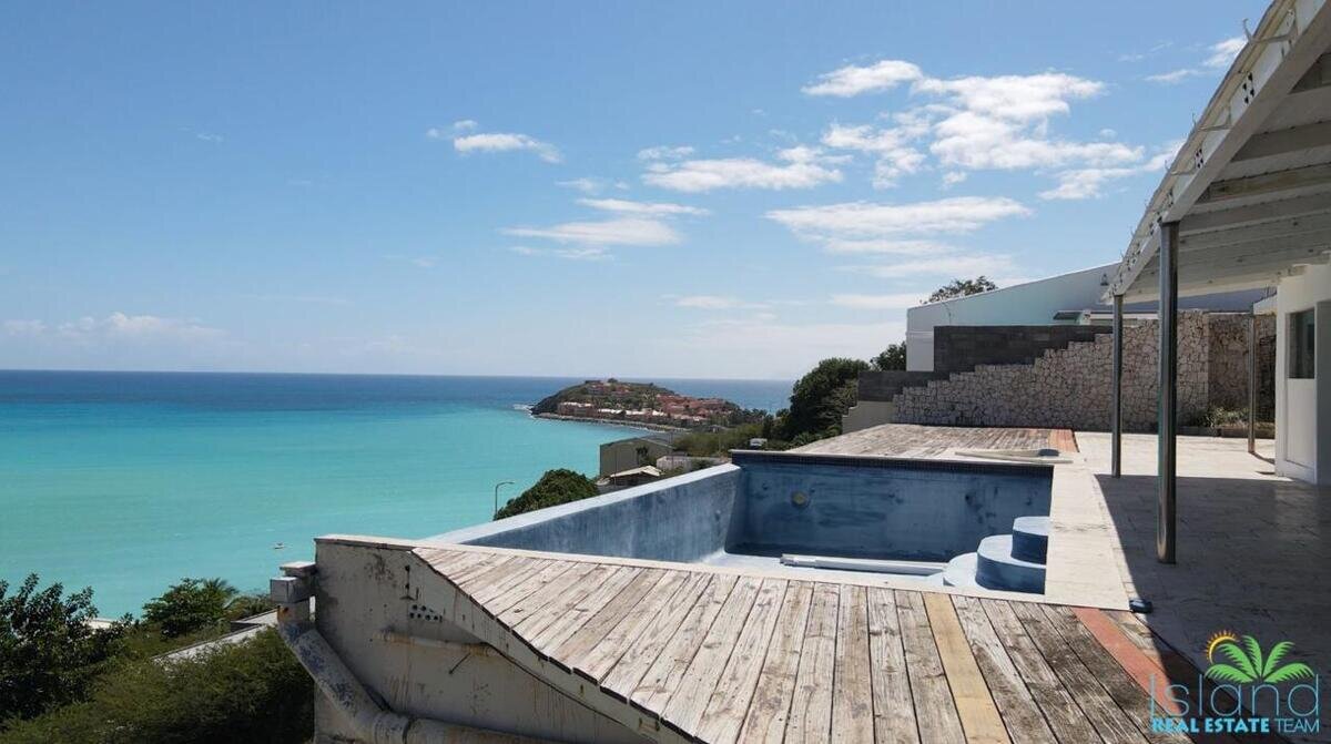 Little Bay Fixer Upper