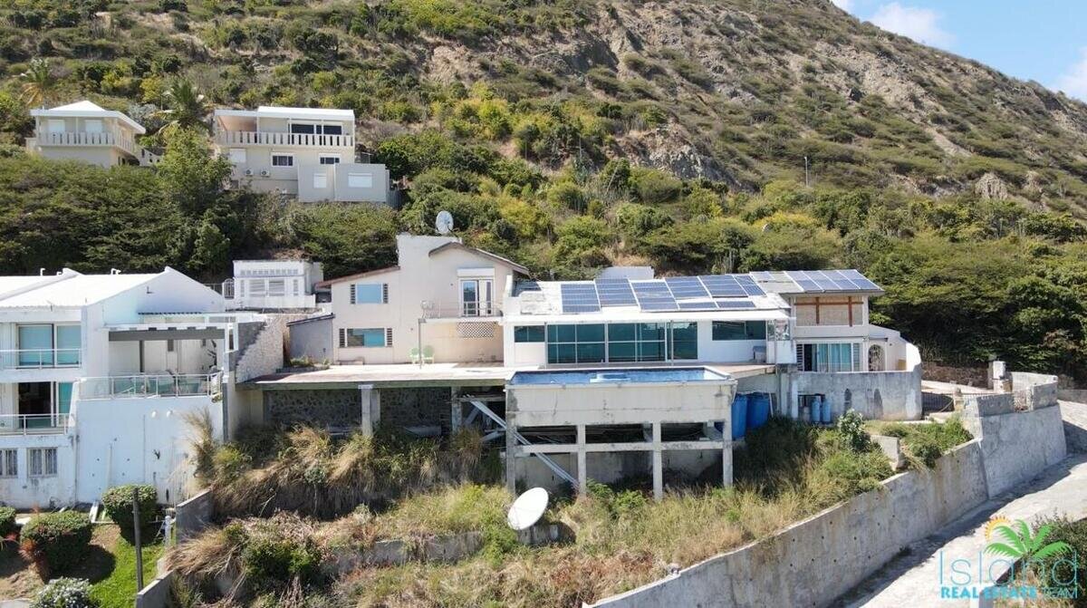 Little Bay Fixer Upper