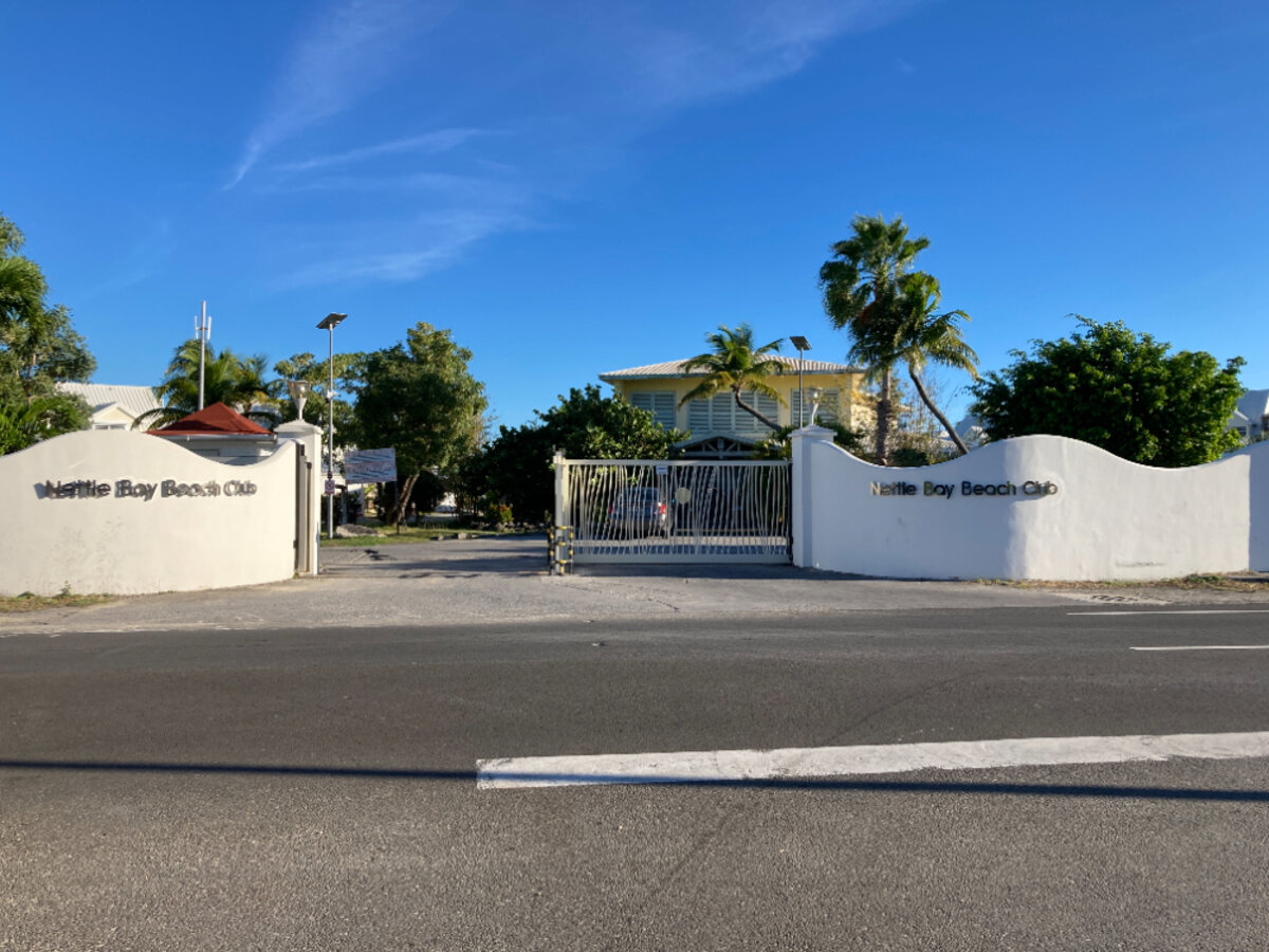 Rare type 2 sur la plage