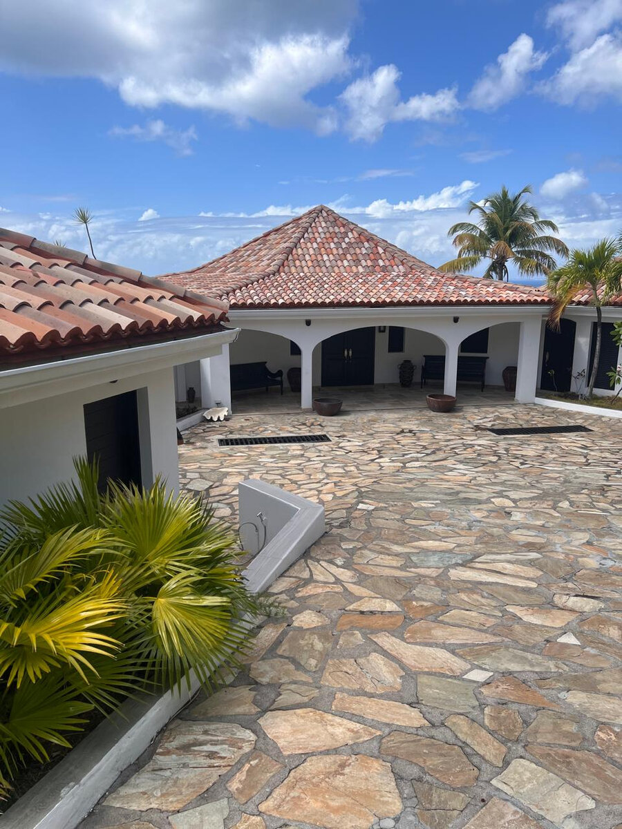 Rare villa vue mer exceptionnelle terres basses