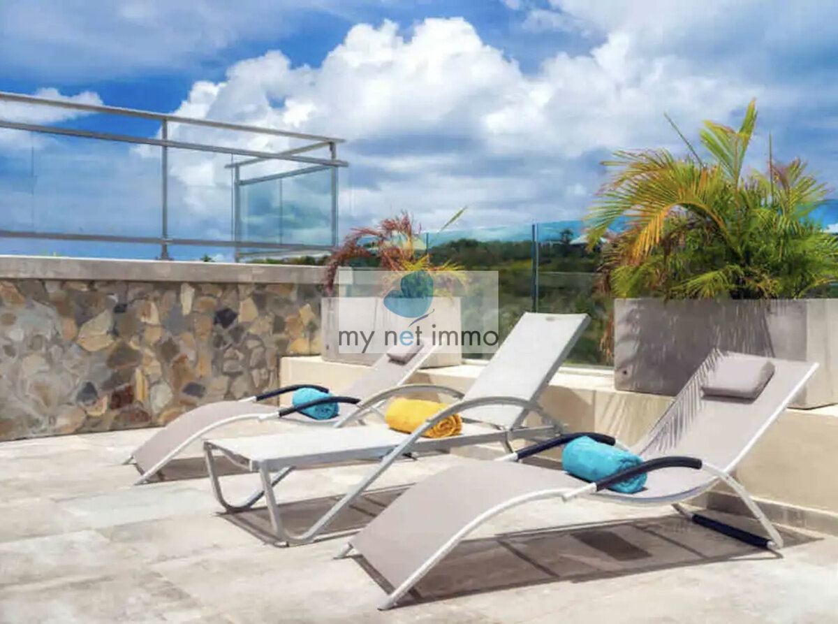 Terres-Basses Propriete sur 12300M2 10% Rentabilite