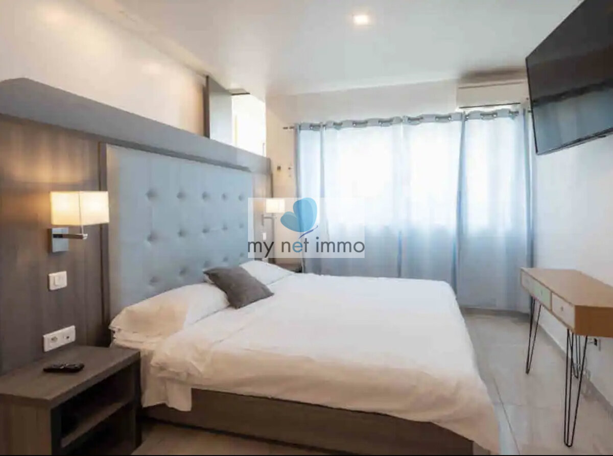 Terres-Basses Propriete sur 12300M2 10% Rentabilite