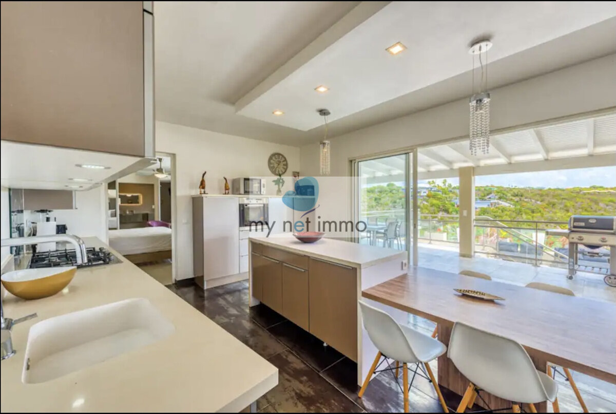 Terres-Basses Propriete sur 12300M2 10% Rentabilite