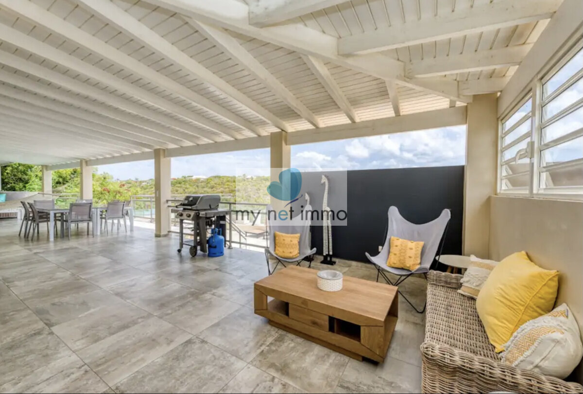 Terres-Basses Propriete sur 12300M2 10% Rentabilite