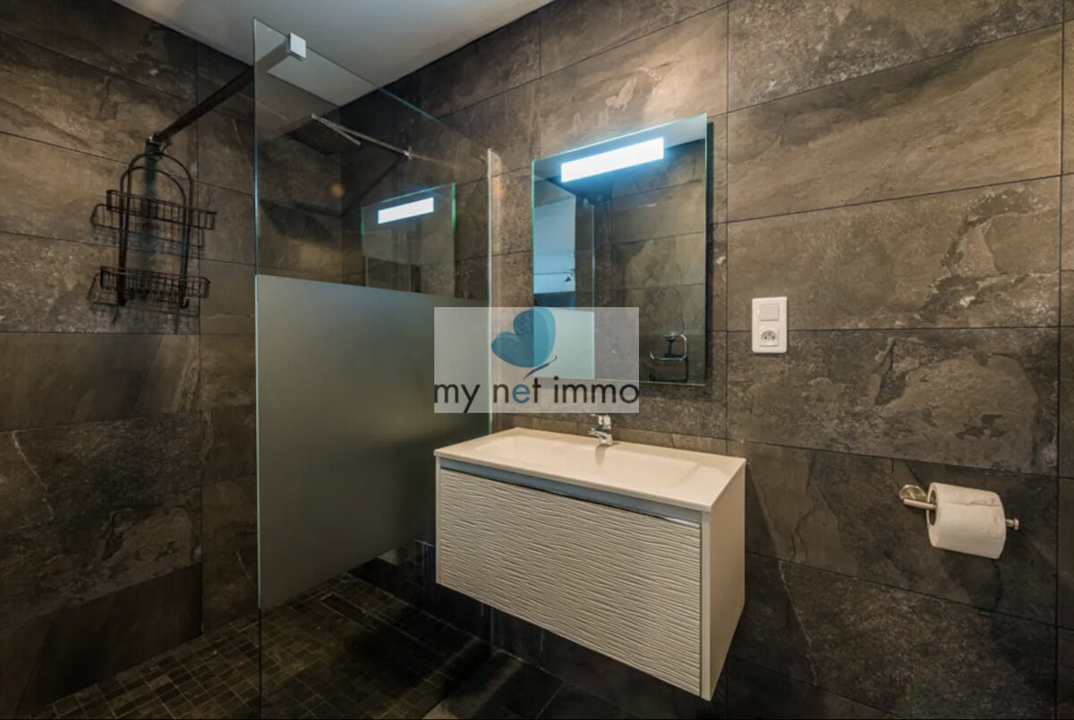 Terres-Basses Propriete sur 12300M2 10% Rentabilite