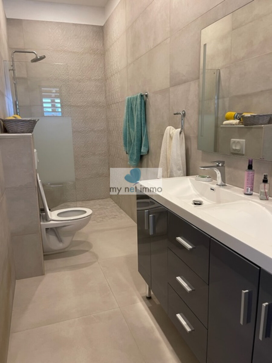 Terres-Basses Propriete sur 12300M2 10% Rentabilite