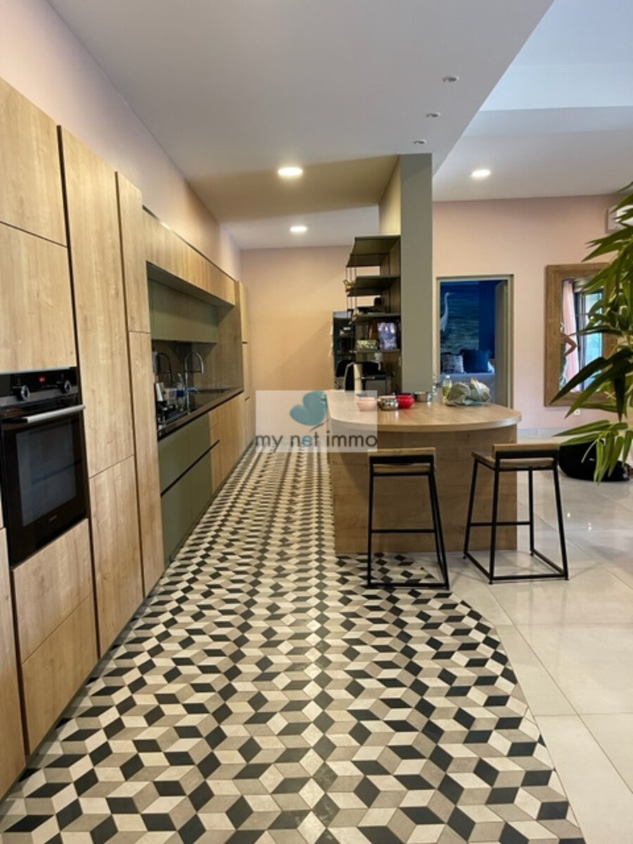 Terres-Basses Propriete sur 12300M2 10% Rentabilite