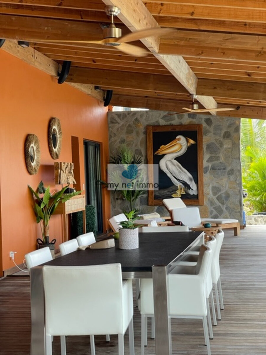 Terres-Basses Propriete sur 12300M2 10% Rentabilite