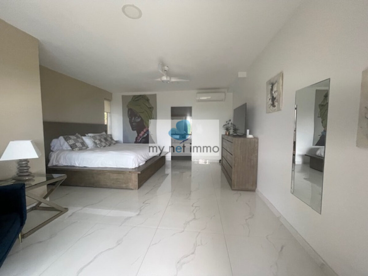 Terres-Basses Propriete sur 12300M2 10% Rentabilite