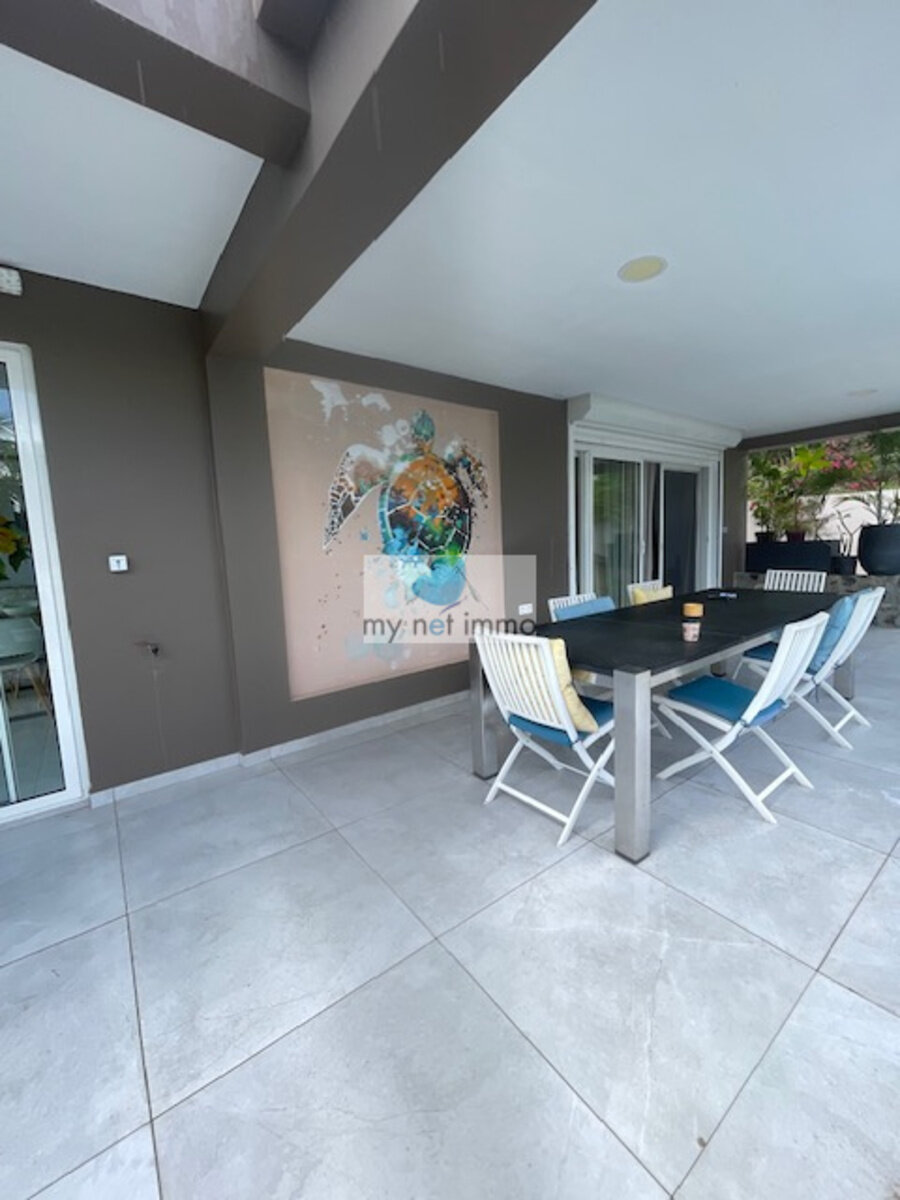 Terres-Basses Propriete sur 12300M2 10% Rentabilite