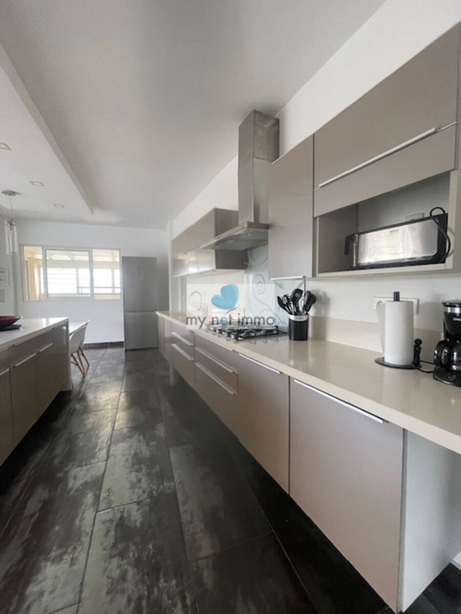 Terres-Basses Propriete sur 12300M2 10% Rentabilite