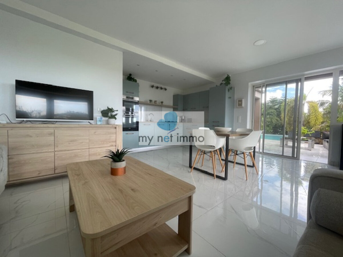 Terres-Basses Propriete sur 12300M2 10% Rentabilite