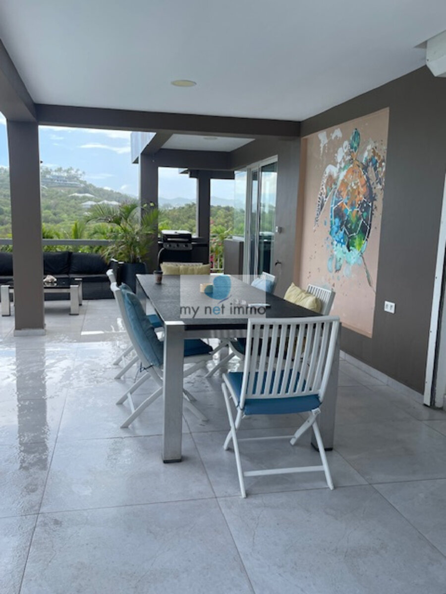 Terres-Basses Propriete sur 12300M2 10% Rentabilite