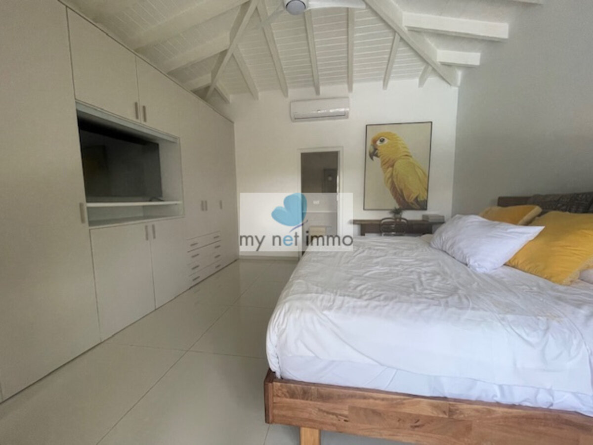 Terres-Basses Propriete sur 12300M2 10% Rentabilite