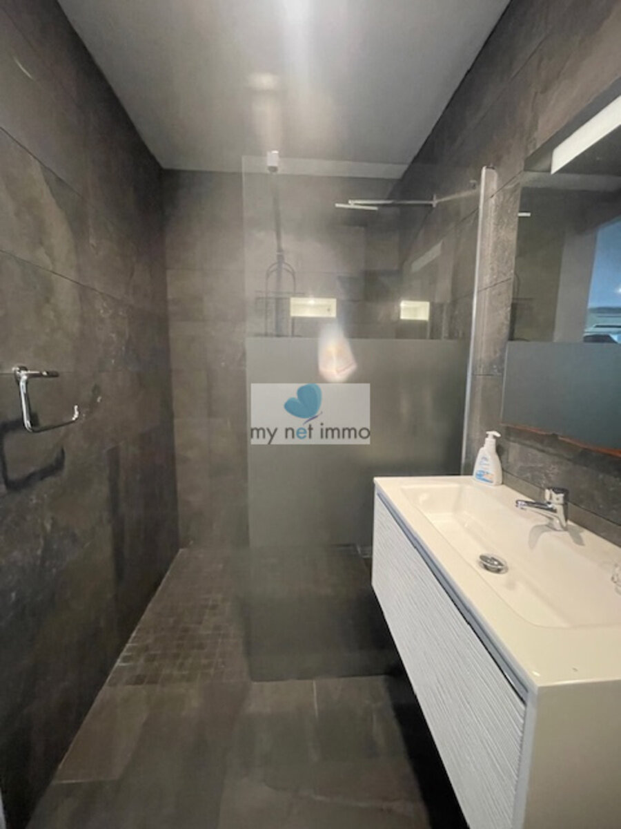 Terres-Basses Propriete sur 12300M2 10% Rentabilite