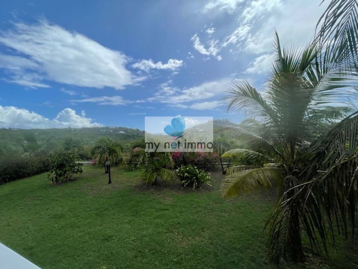 Terres-Basses Propriete sur 12300M2 10% Rentabilite