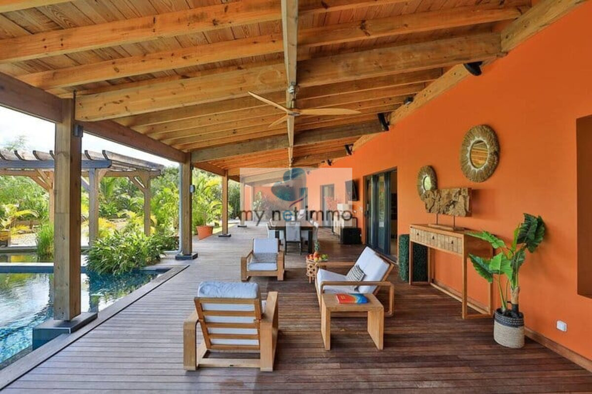 Terres-Basses Propriete sur 12300M2 10% Rentabilite