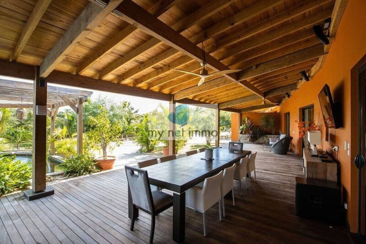 Terres-Basses Propriete sur 12300M2 10% Rentabilite