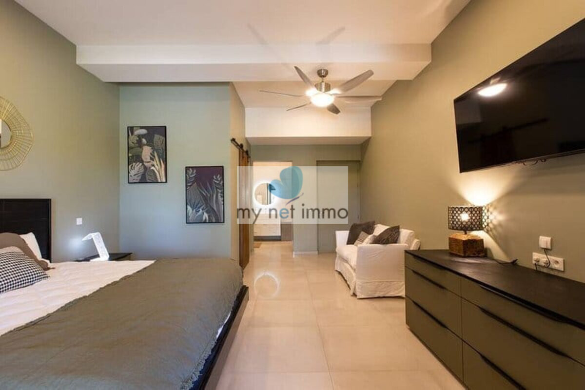 Terres-Basses Propriete sur 12300M2 10% Rentabilite