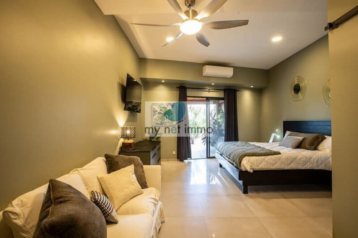 Terres-Basses Propriete sur 12300M2 10% Rentabilite