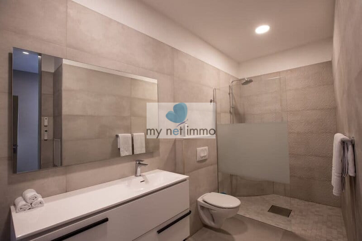 Terres-Basses Propriete sur 12300M2 10% Rentabilite