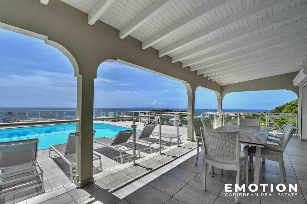 Ensemble immobilier pleine vue mer de deux villas + 3 appart