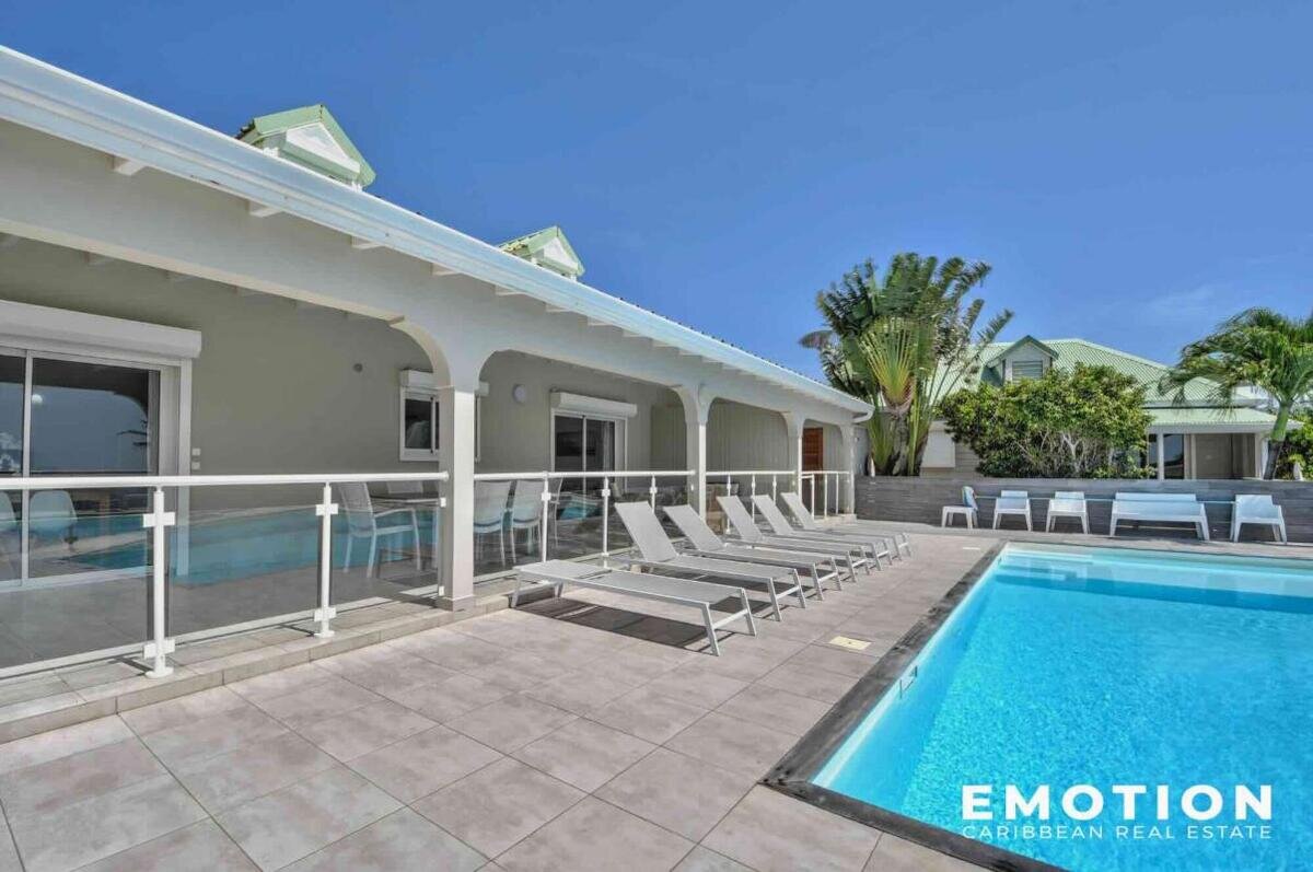 Ensemble immobilier pleine vue mer de deux villas + 3 appart