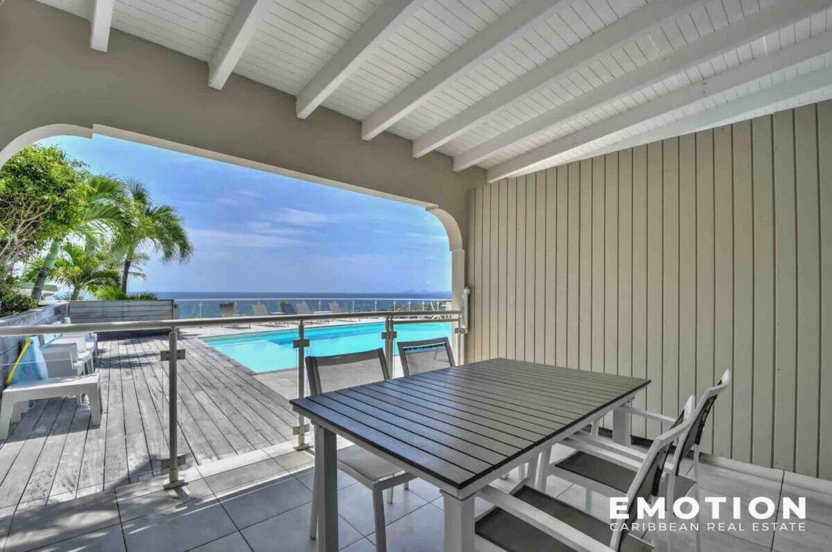 Ensemble immobilier pleine vue mer de deux villas + 3 appart