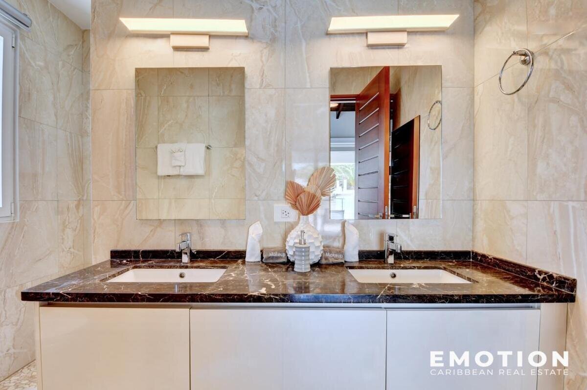 Villa 6 Chambres - Première Ligne Vue Mer