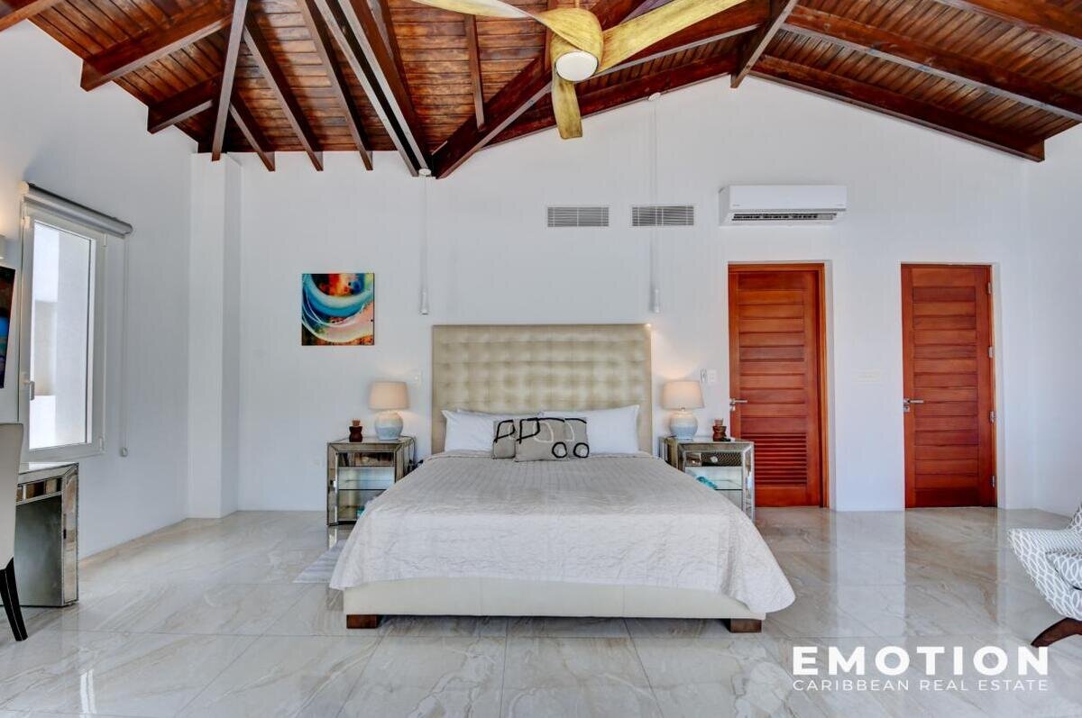 Villa 6 Chambres - Première Ligne Vue Mer