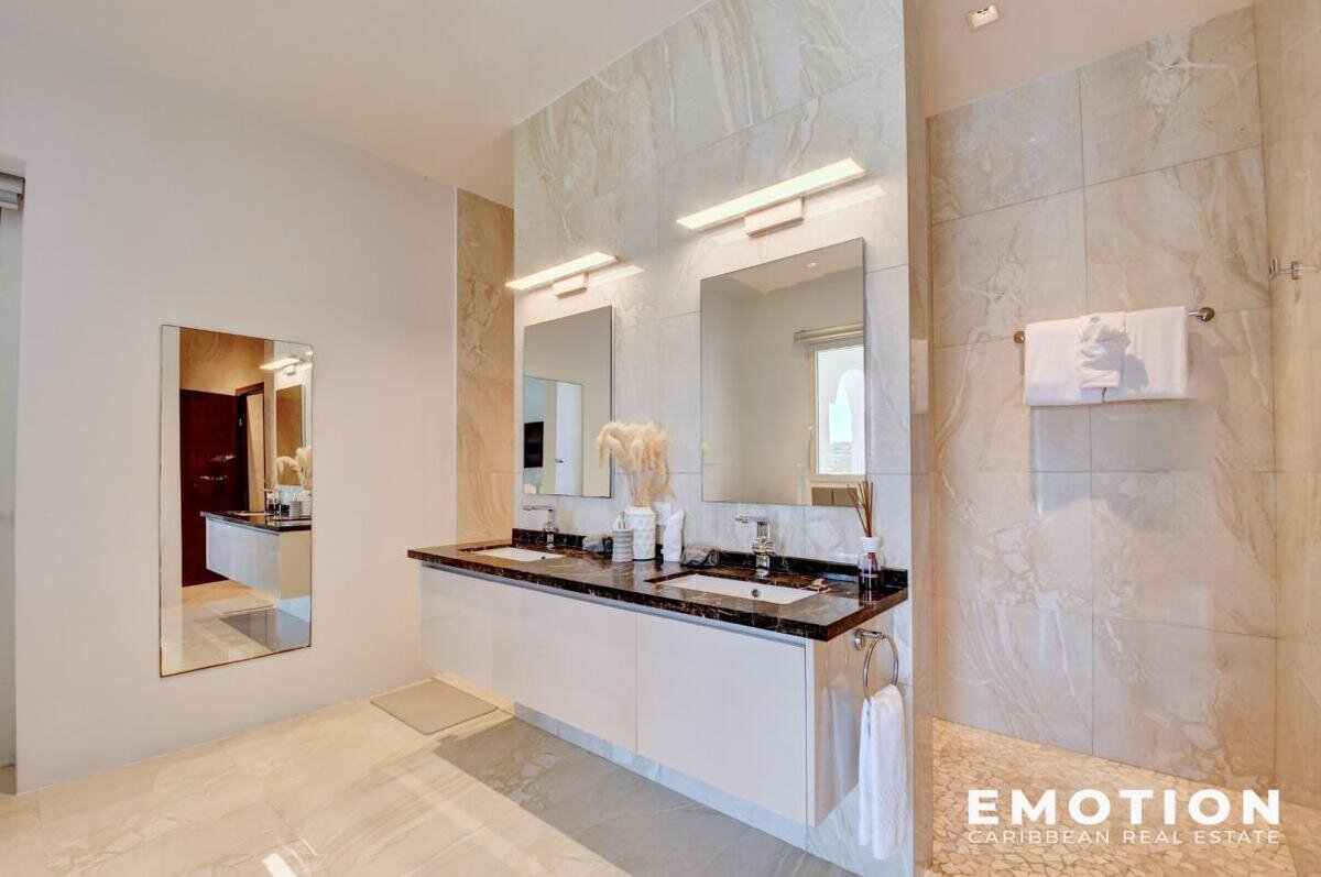 Villa 6 Chambres - Première Ligne Vue Mer