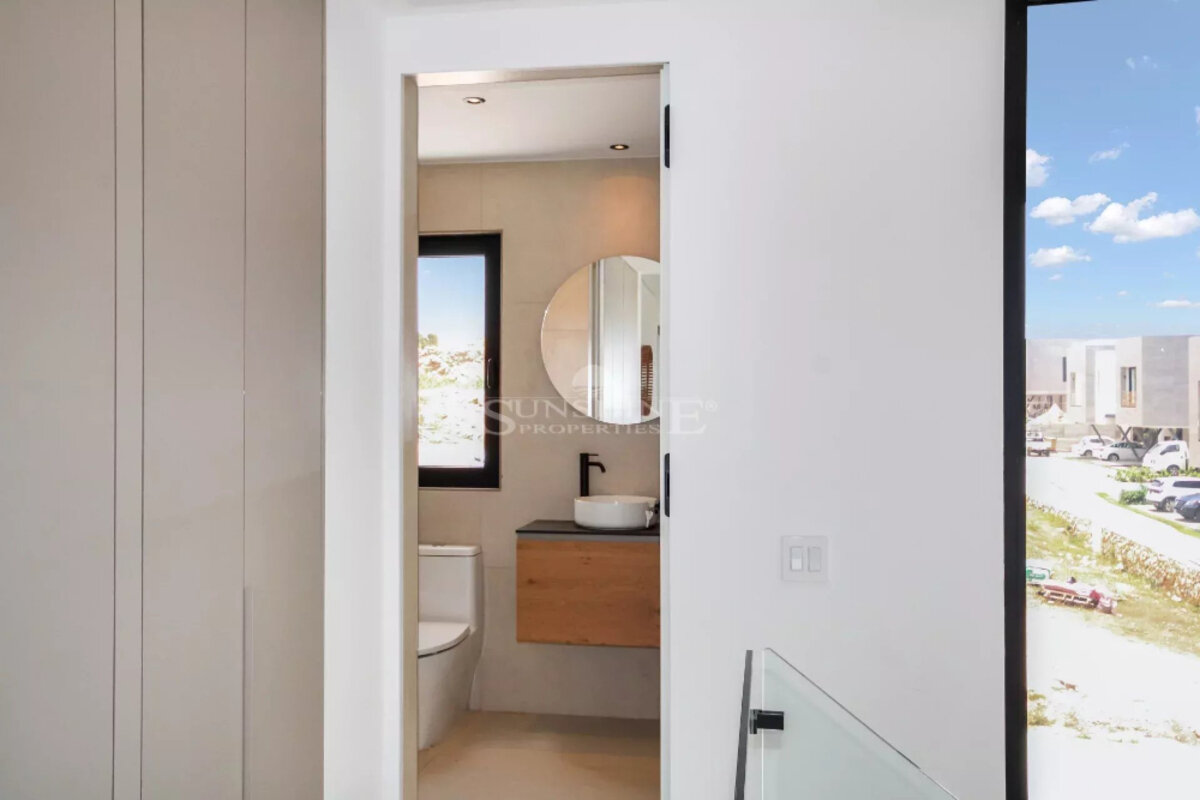 Ultimate luxury residences Phase B Bld 2 unit 4