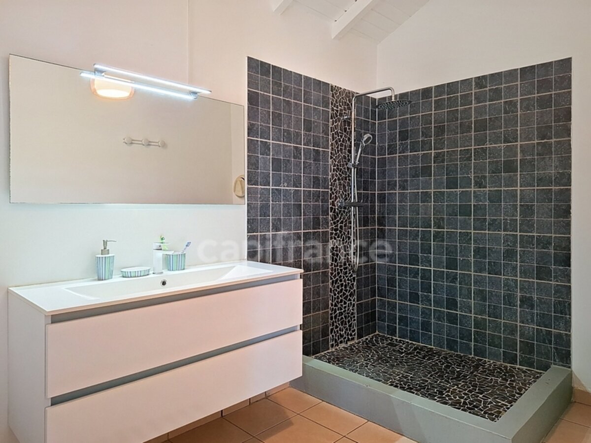 Villa 3 Bedrooms + Studio With Sea View And Pool On Oyster