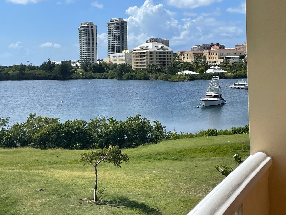 Spacious 1-Bedroom Condo with Breathtaking Views – Prime