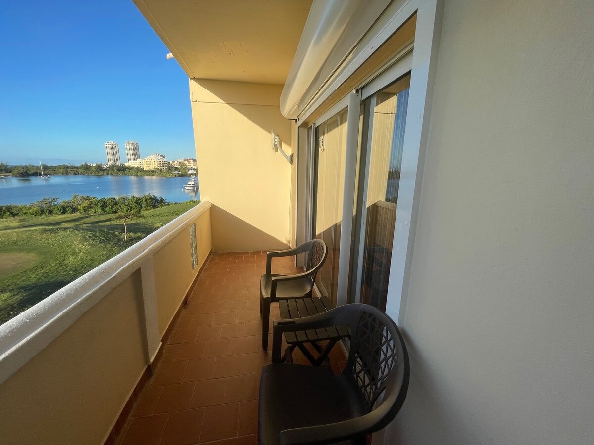 Spacious 1-Bedroom Condo with Breathtaking Views – Prime