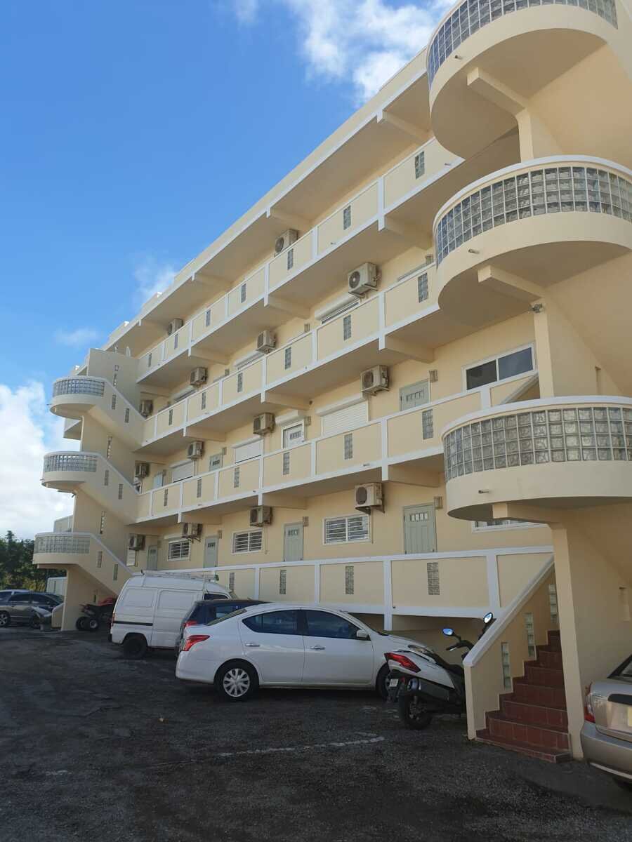 Spacious 1-Bedroom Condo with Breathtaking Views – Prime