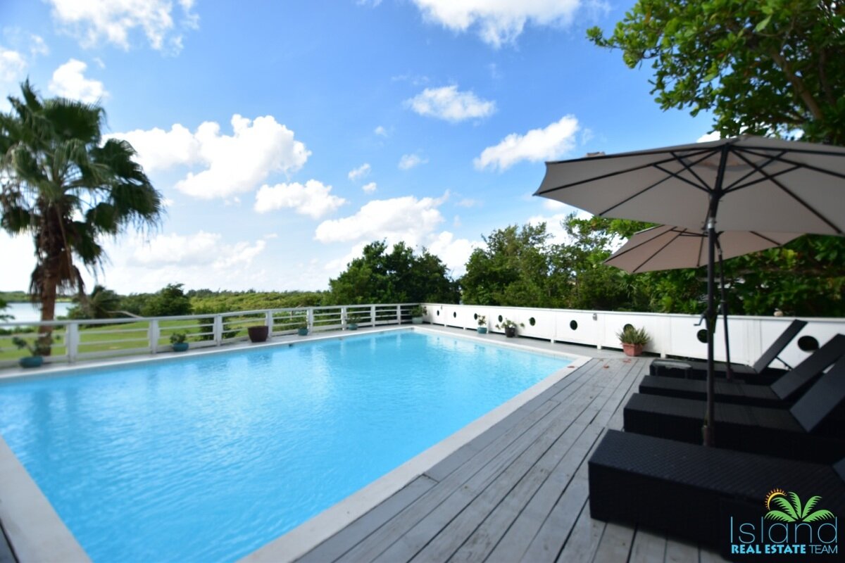 Spacious 1-Bedroom Condo with Breathtaking Views – Prime