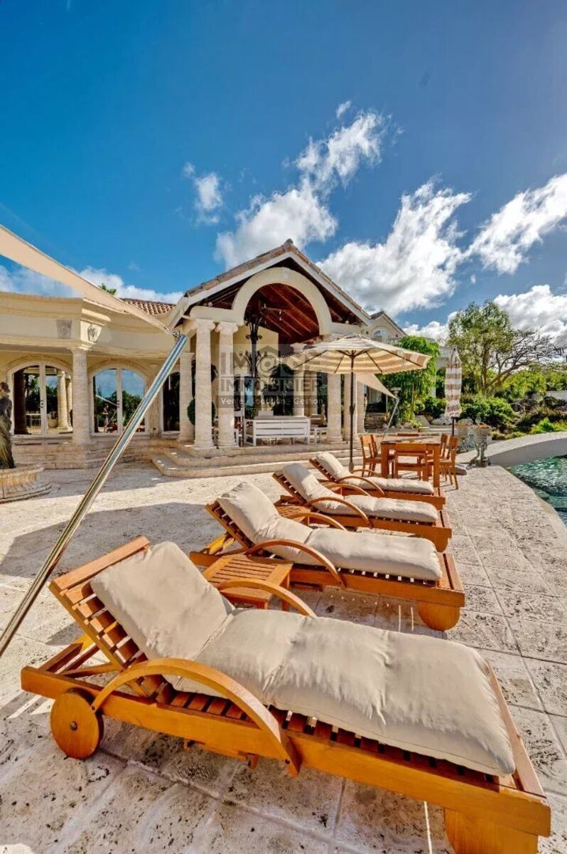 Exceptional villa Terres-Basses