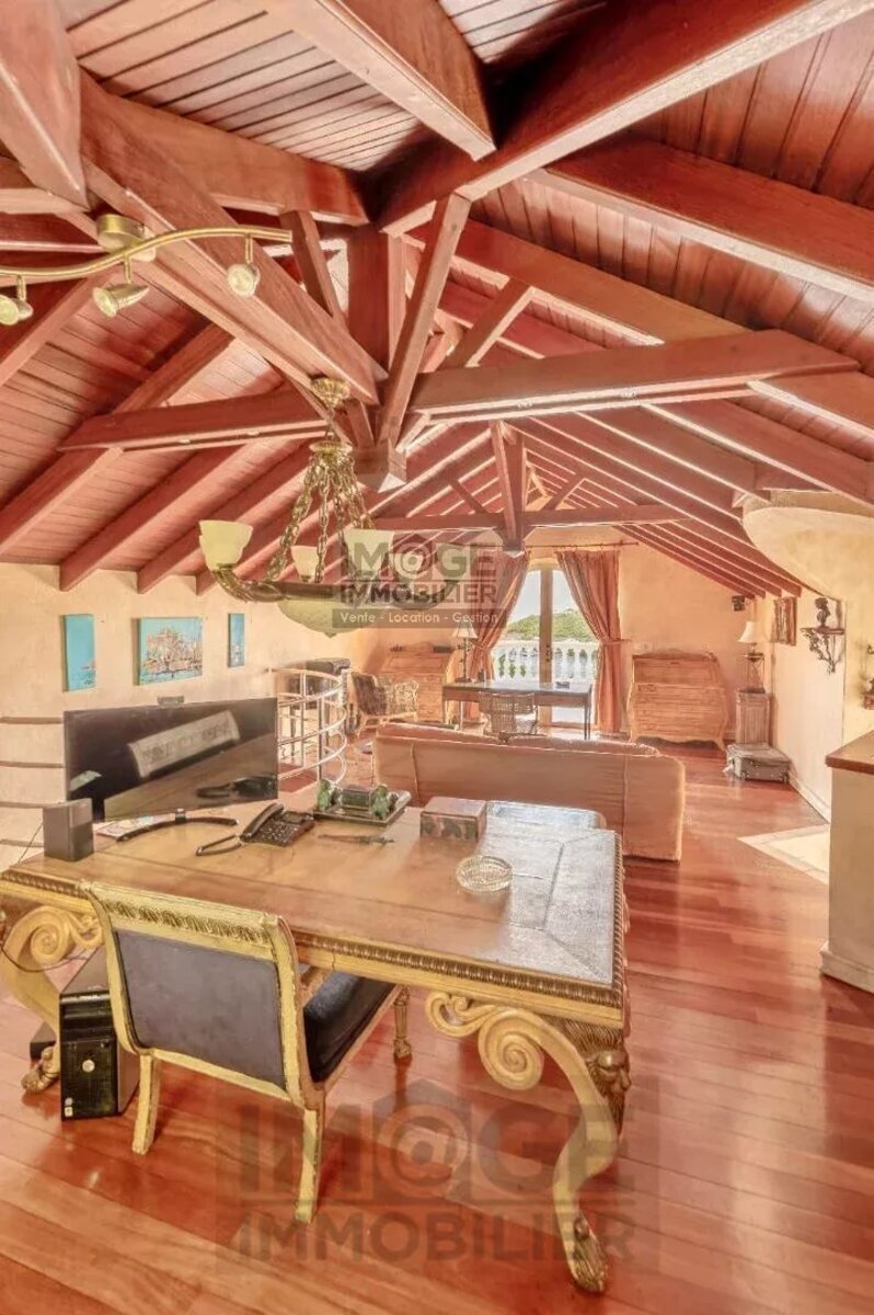 Exceptional villa Terres-Basses