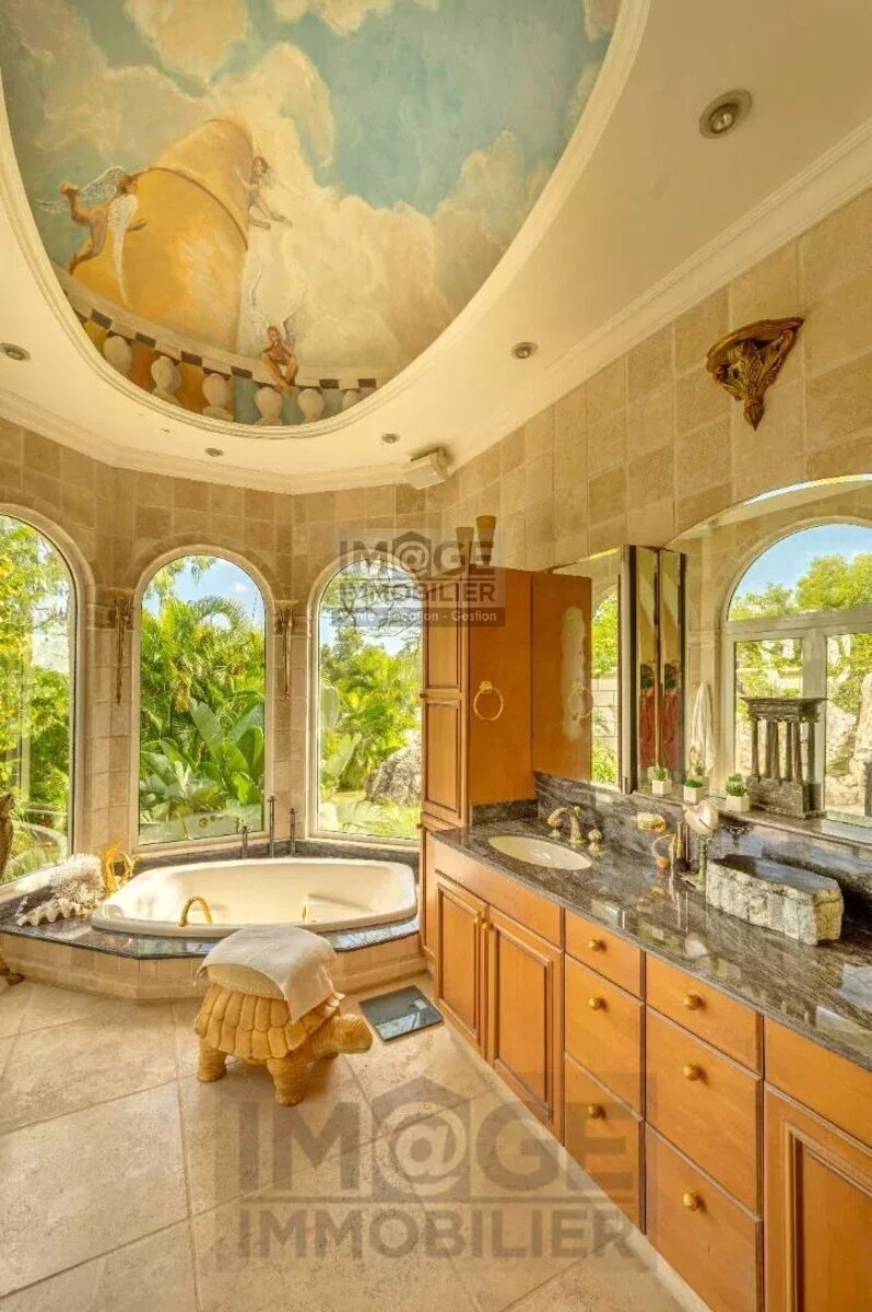 Exceptional villa Terres-Basses